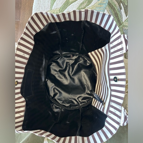 Henri Bendel Striped Weekender X-Large Tote NWOT - Picture 4 of 15